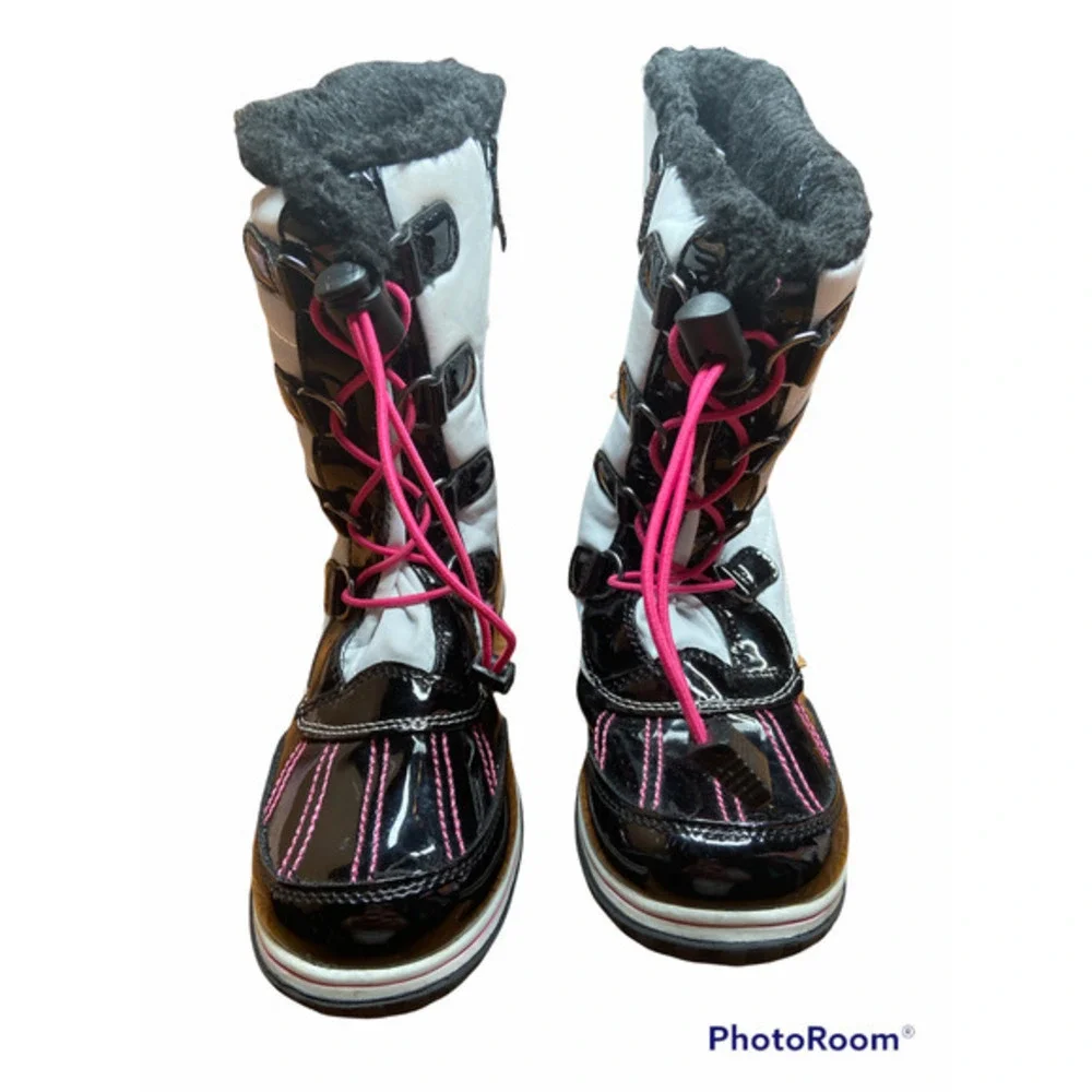 Adventure gear Totes Winter boots size 5